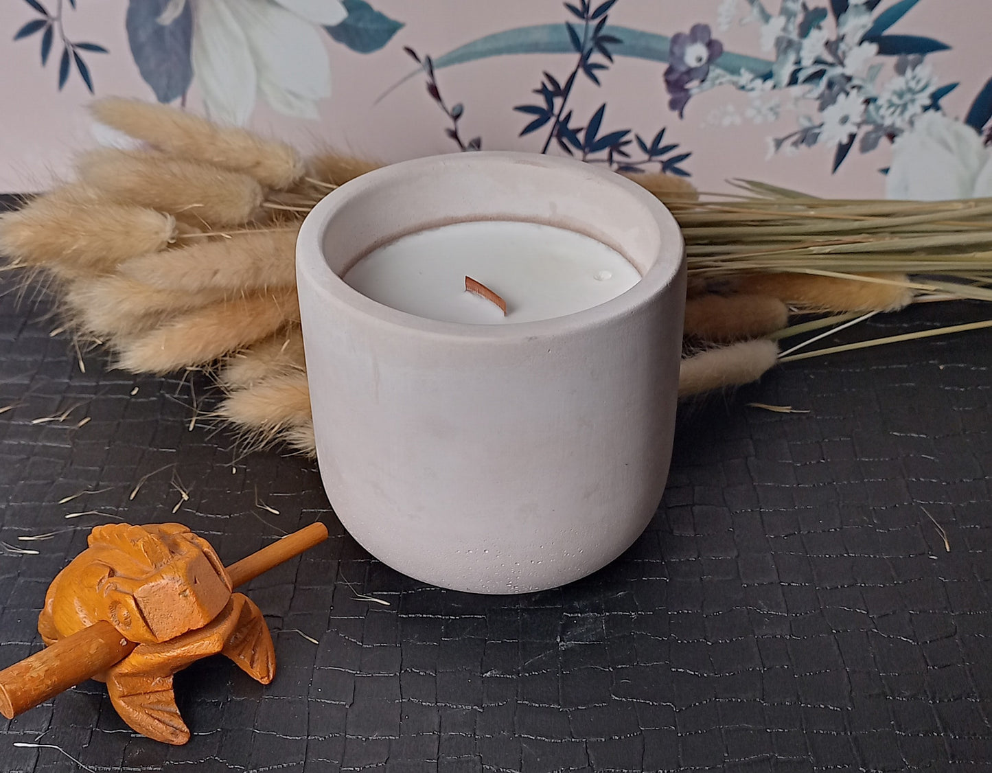 Monoi Orchid Handmade Concrete Candle 250g