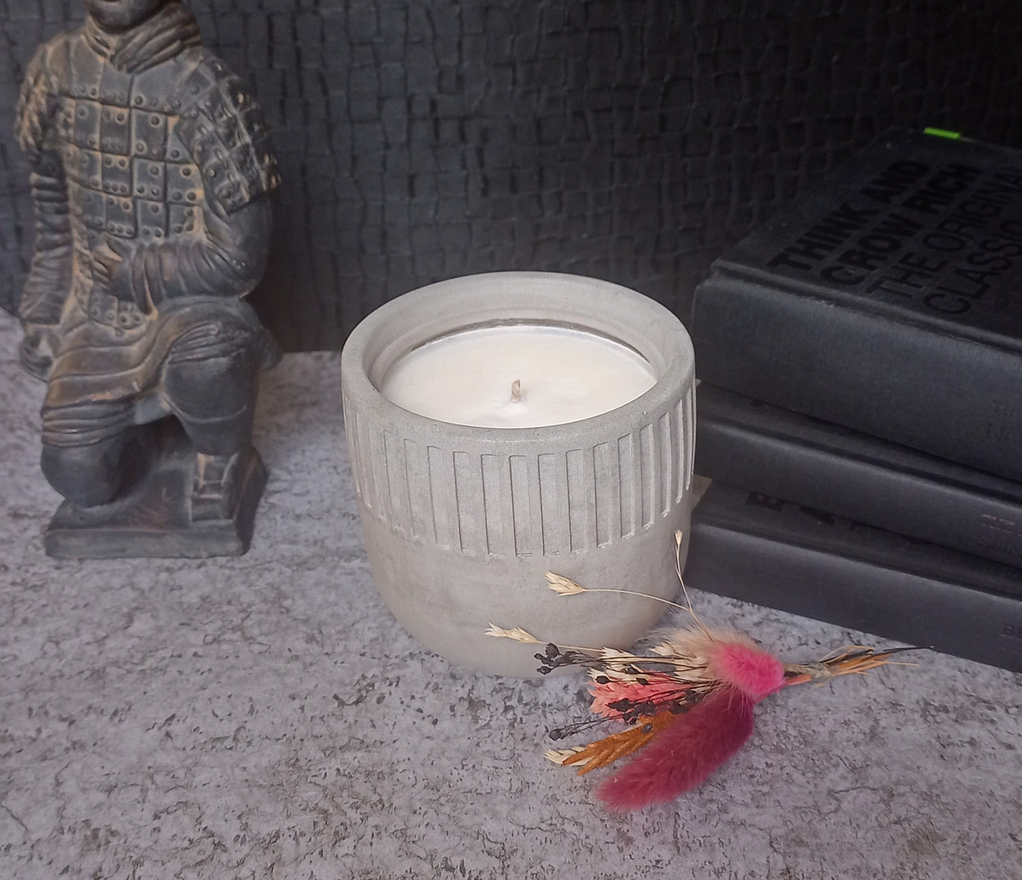 Vanille Noire Handmade Concrete Candle 250g
